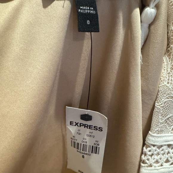 Elegant White Lace Dress - Picture 3 of 3